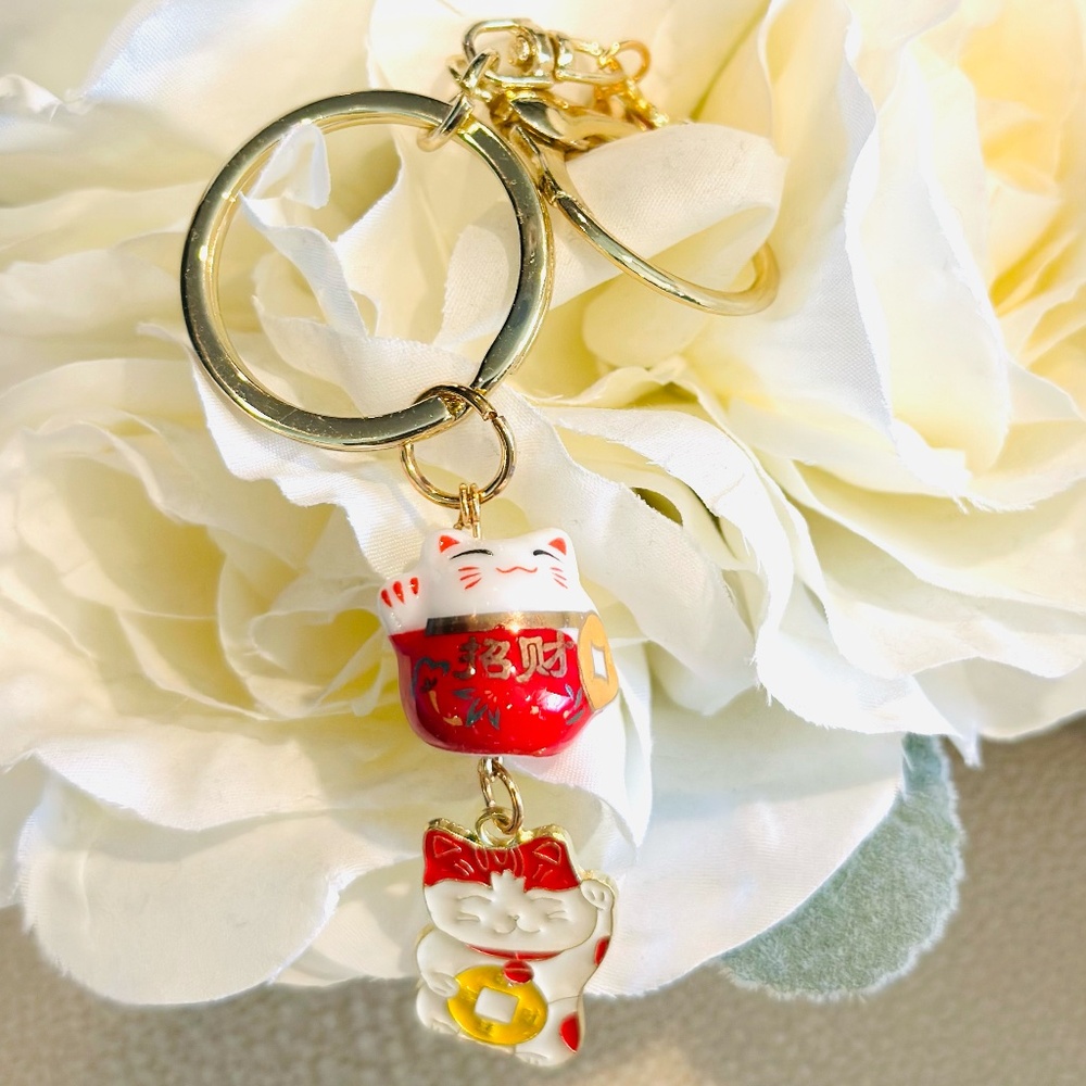 NEW Maneki Neko Ceramic Japanese Lucky Cat Keychain Key Charm Gold tone